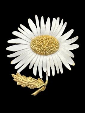 Marvella gold tone white enamel daisy flower vintage brooch pin